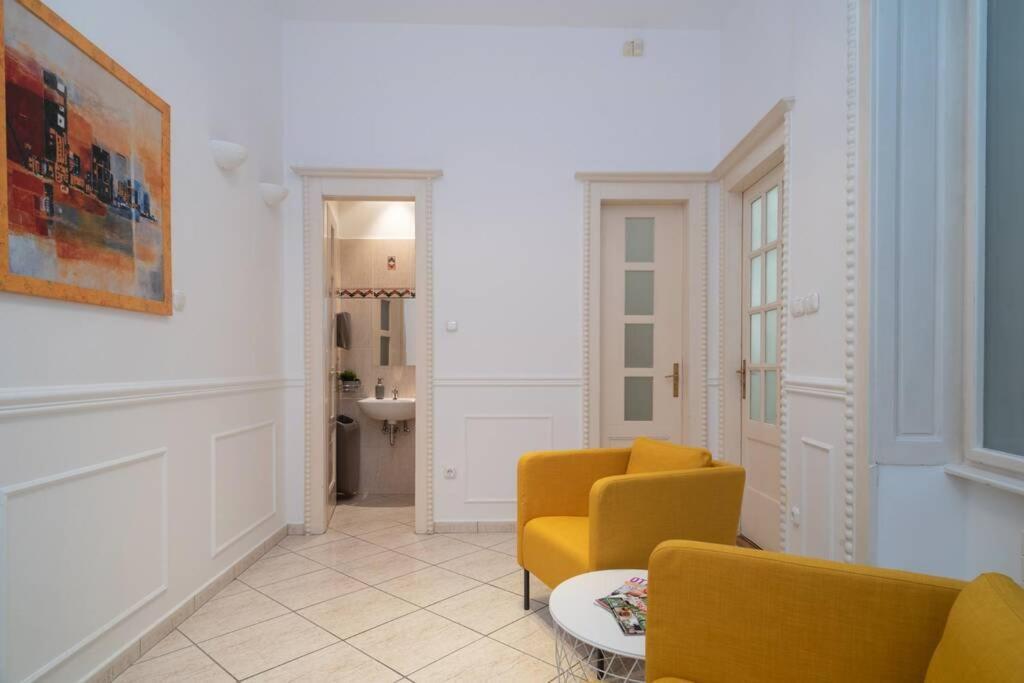 Best Located, 150 M2 5 Bedrooms Apt., บูดาเปสต์ ภายนอก รูปภาพ