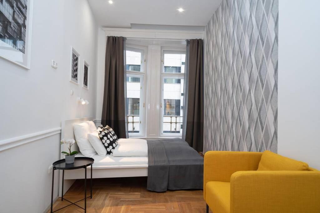 Best Located, 150 M2 5 Bedrooms Apt., บูดาเปสต์ ภายนอก รูปภาพ